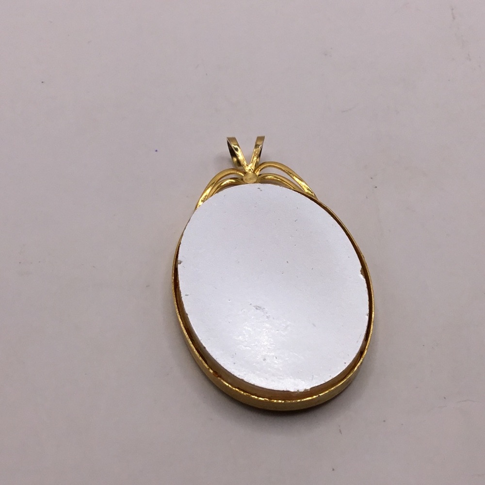 ✅ 2/$10 ✅ Vintage Floral Picture Country Gold Tone Vintage Pendant for Necklace - Picture 4 of 5